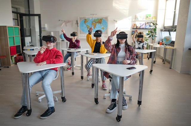 (post image)Working in Virtual Reality